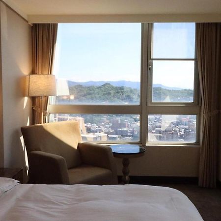Rhine Inn Кийлунг Екстериор снимка